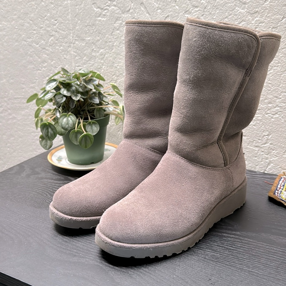 UGG grey boots excellent condition